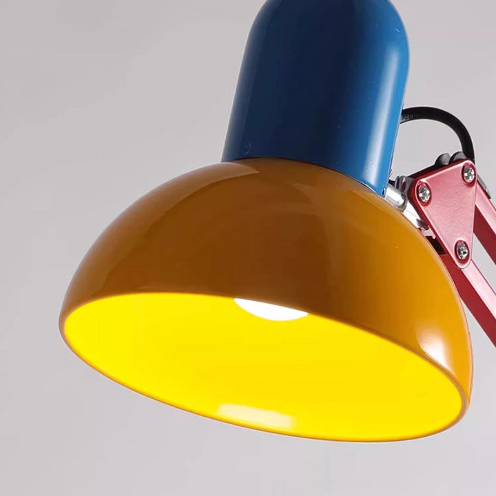Veelzijdige moderne vloerlamp met halve koepel, SANDSBERGORIGINALS, ijzer, voor sfeer en comfortabel lezen.