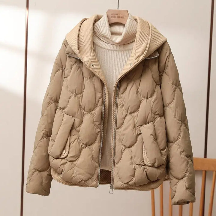 Stijlvolle dames pufferjas, warm en comfortabel. Ideaal als casual bovenkleding voor herfst en winter.