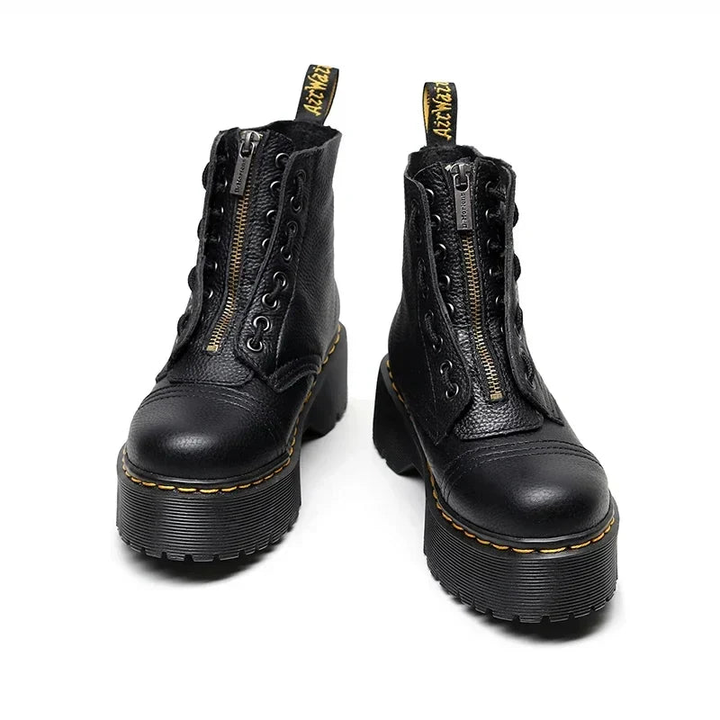 Populaire zwarte leren dames enkellaarzen met comfortabele dikke zool. Trendy en veelzijdig voor damesmode.
