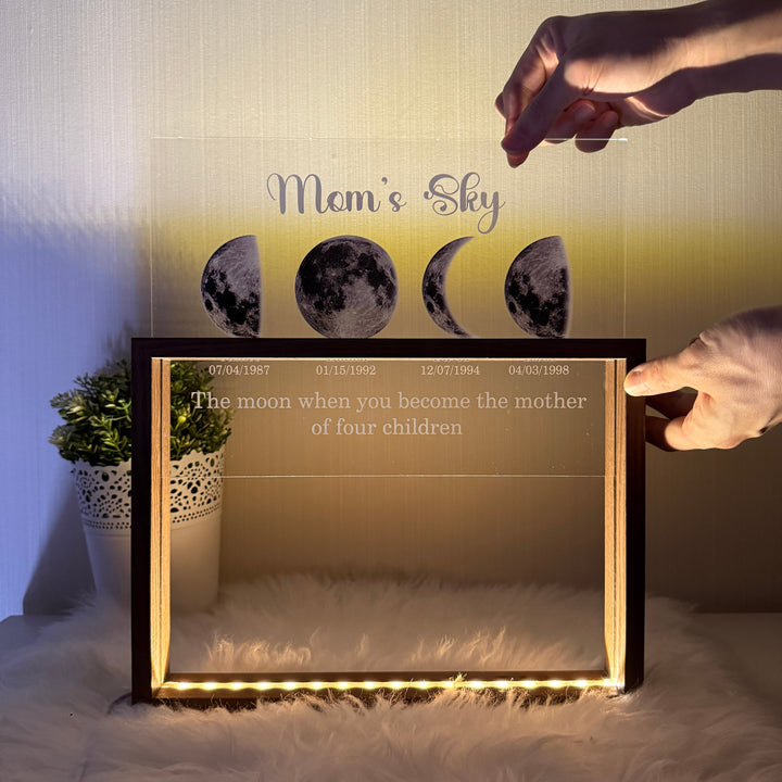 Liefdevolle gepersonaliseerde maanfase kunst in frame. Originele print voor moeder, een blijvende herinnering aan liefde.