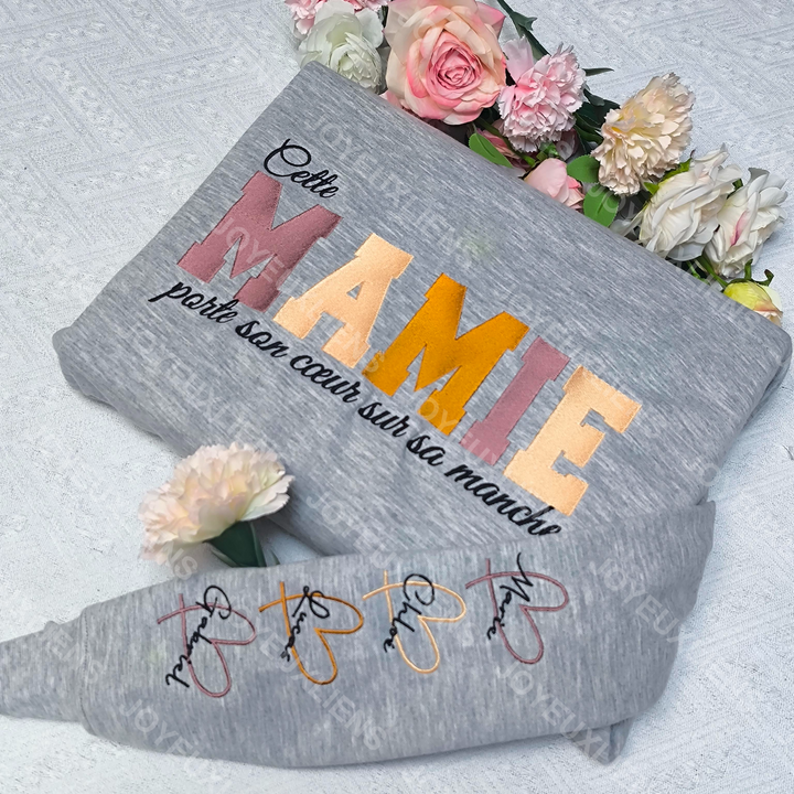 Gepersonaliseerd T-shirt voor oma, met geborduurde namen van kleinkinderen.