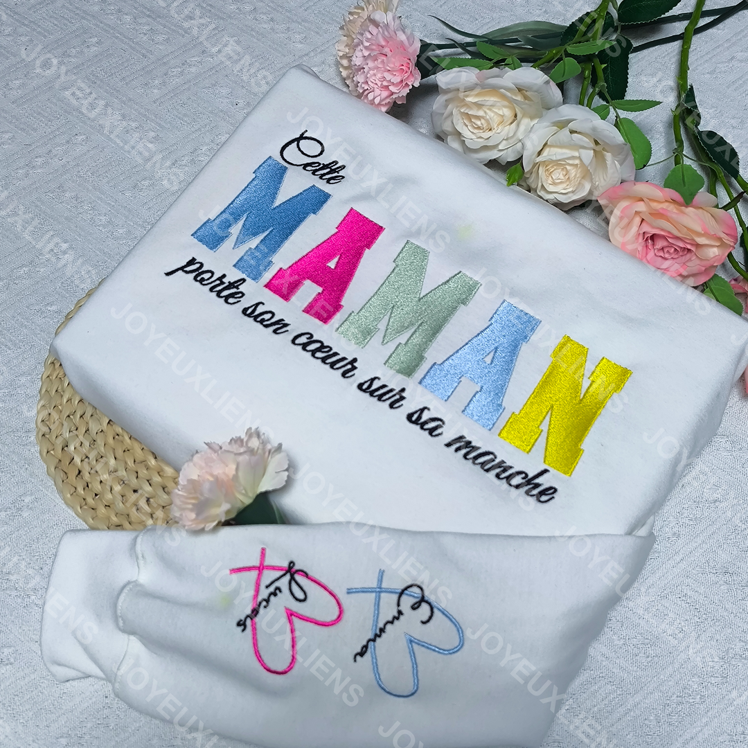 Cadeau voor moeder: gepersonaliseerde geborduurde hoodie met namen.