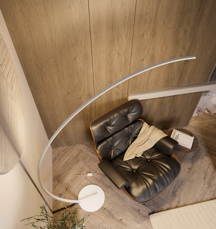 Moderne vloerlamp: LED booglamp met warmwit licht, creëert een gezellige sfeer in uw interieur.