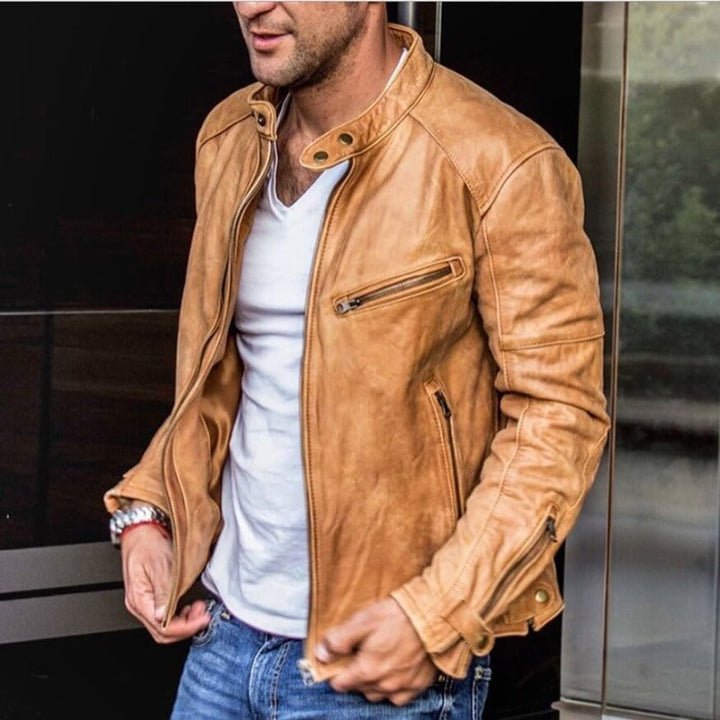 Zwart slim fit heren motorjack van hoogwaardig PU-leer; casual UrbanRider jack met opstaande kraag.