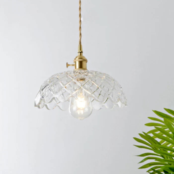 Industriële eetkamerlamp; glazen hanglamp die robuust design met elegantie combineert.