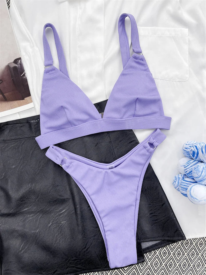 Vera bikini voor dames, trendy Braziliaanse pasvorm met push-up top en subtiele ringaccenten.