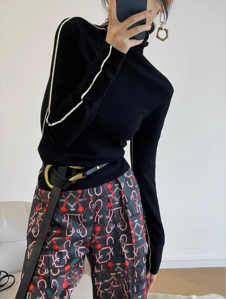 Elegante dames coltrui Lynn, effen en gebreid, voegt stijl toe aan elke look.