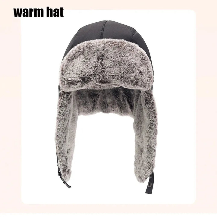 Robuuste winddichte zwarte muts, waterafstotend voor outdoor avonturen.