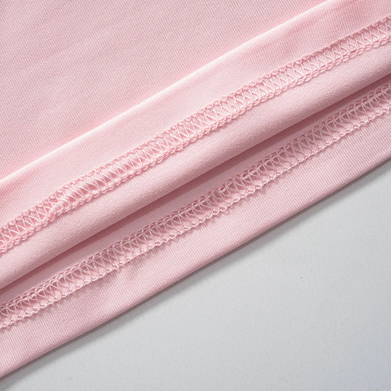Betaalbaar slim fit dames t-shirt met V-hals, ideaal voor elke casual gelegenheid.