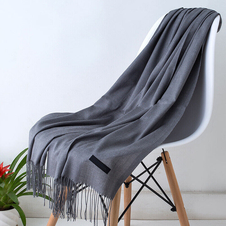 Stijlvolle Bria dames kasjmier sjaal, warm en zacht. Lange effen omslagdoek, perfect als winter mode accessoire.