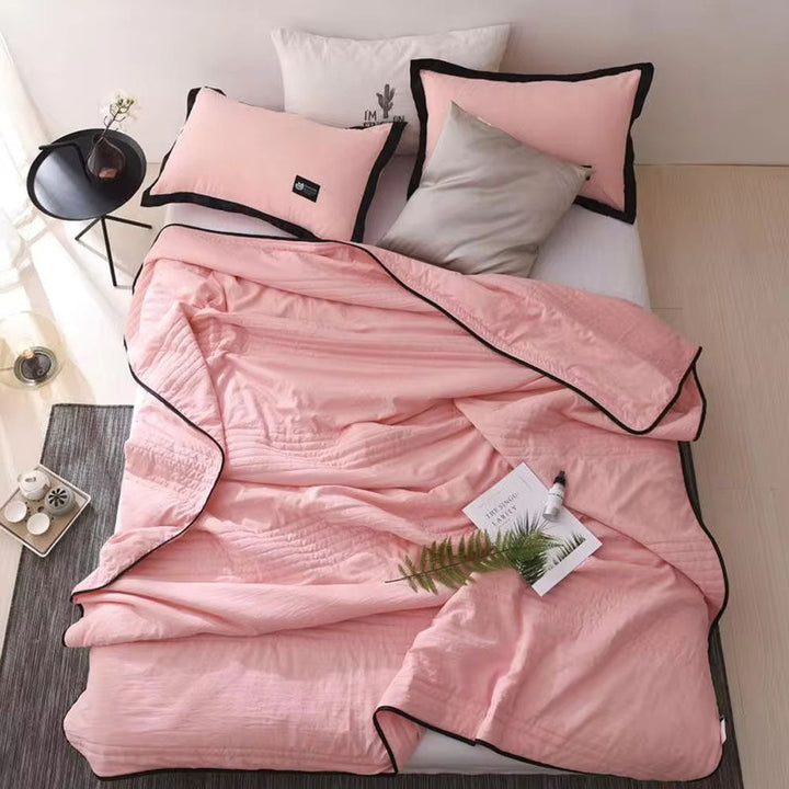 Innovatief dubbelzijdig zomerdeken; verkoelend en ademend voor ultiem slaapcomfort in elke slaapkamer.