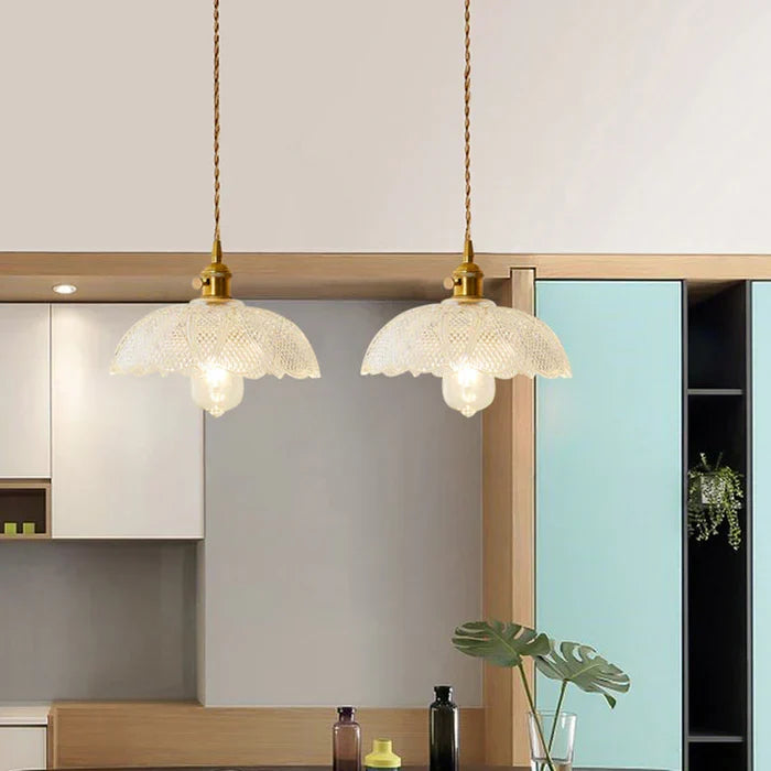 Verfijnde OpulentGlow glazen hanglamp; sfeerverlichting die uw interieur tot leven brengt.