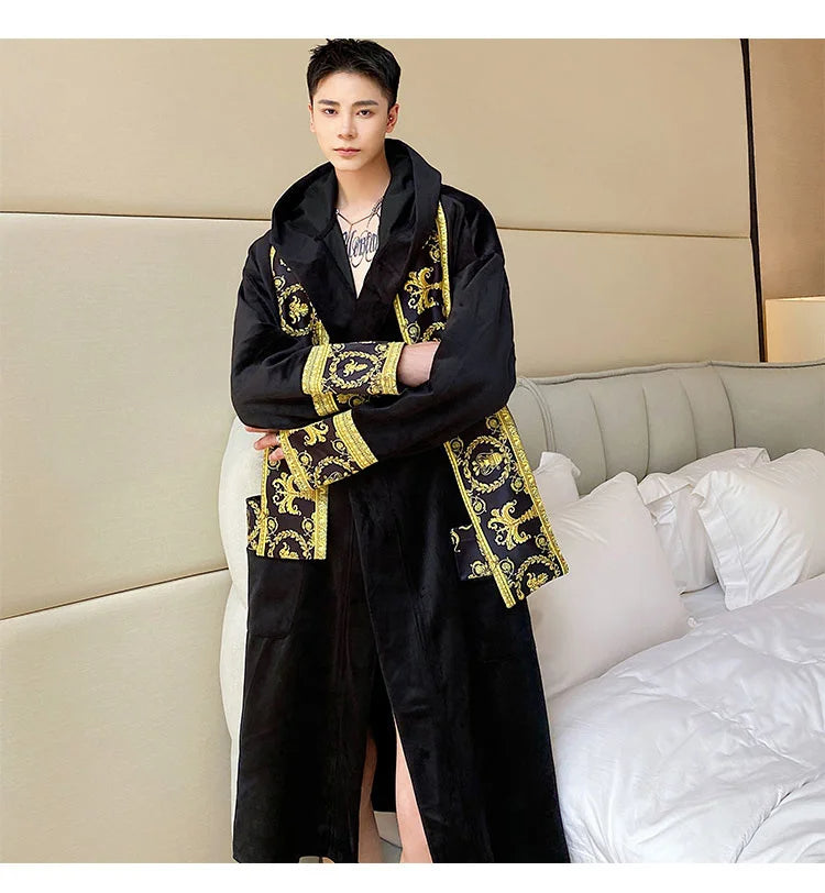 Comfortabele fluwelen herenbadjas, ideaal als stijlvolle loungekleding voor thuis.