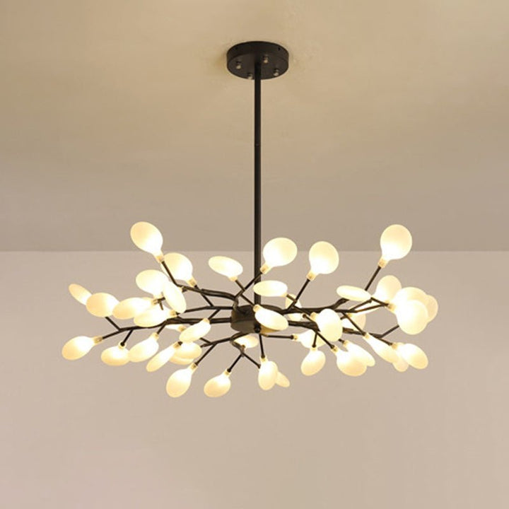 Minimalistische moderne kroonluchter; strak design met LED verlichting en vuurvliegjes.