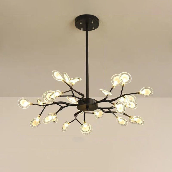 Moderne kroonluchter als eyecatcher; hedendaags interieur, LED verlichting, vuurvlieg design.