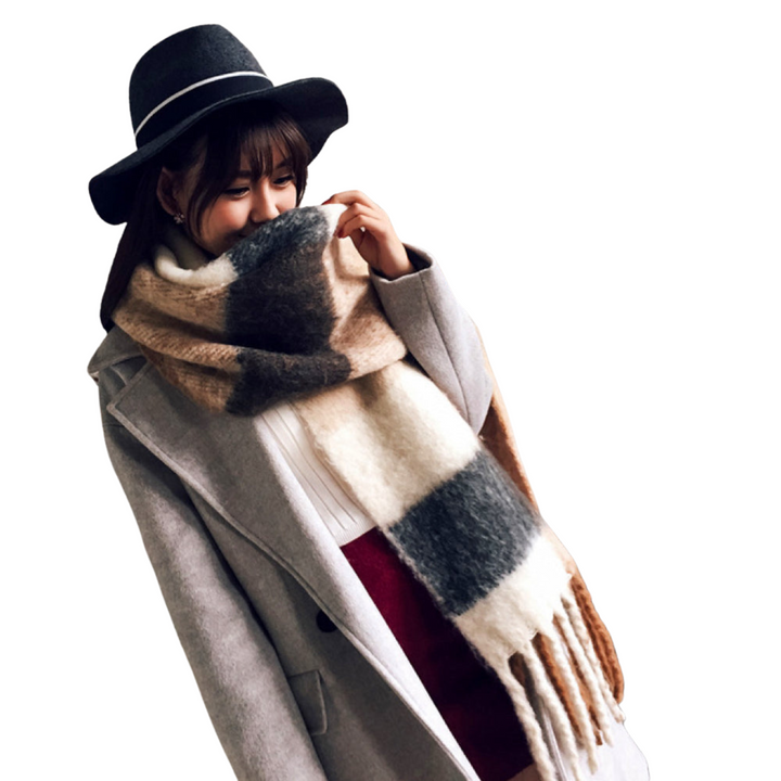 Zachte en warme dames MargarietsScarf, een elegant mode-item voor de herfst- en wintergarderobe.