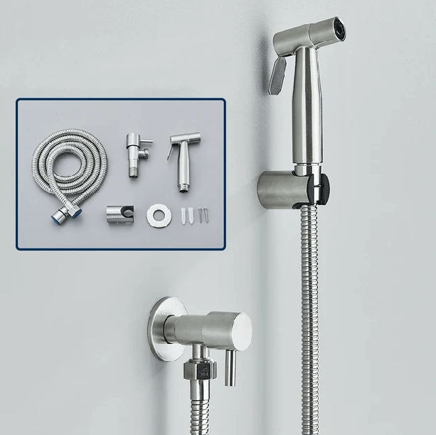 Complete WC bidet doucheset van duurzaam RVS, geschikt voor wandmontage. Essentieel voor een hygiënische badkamer.