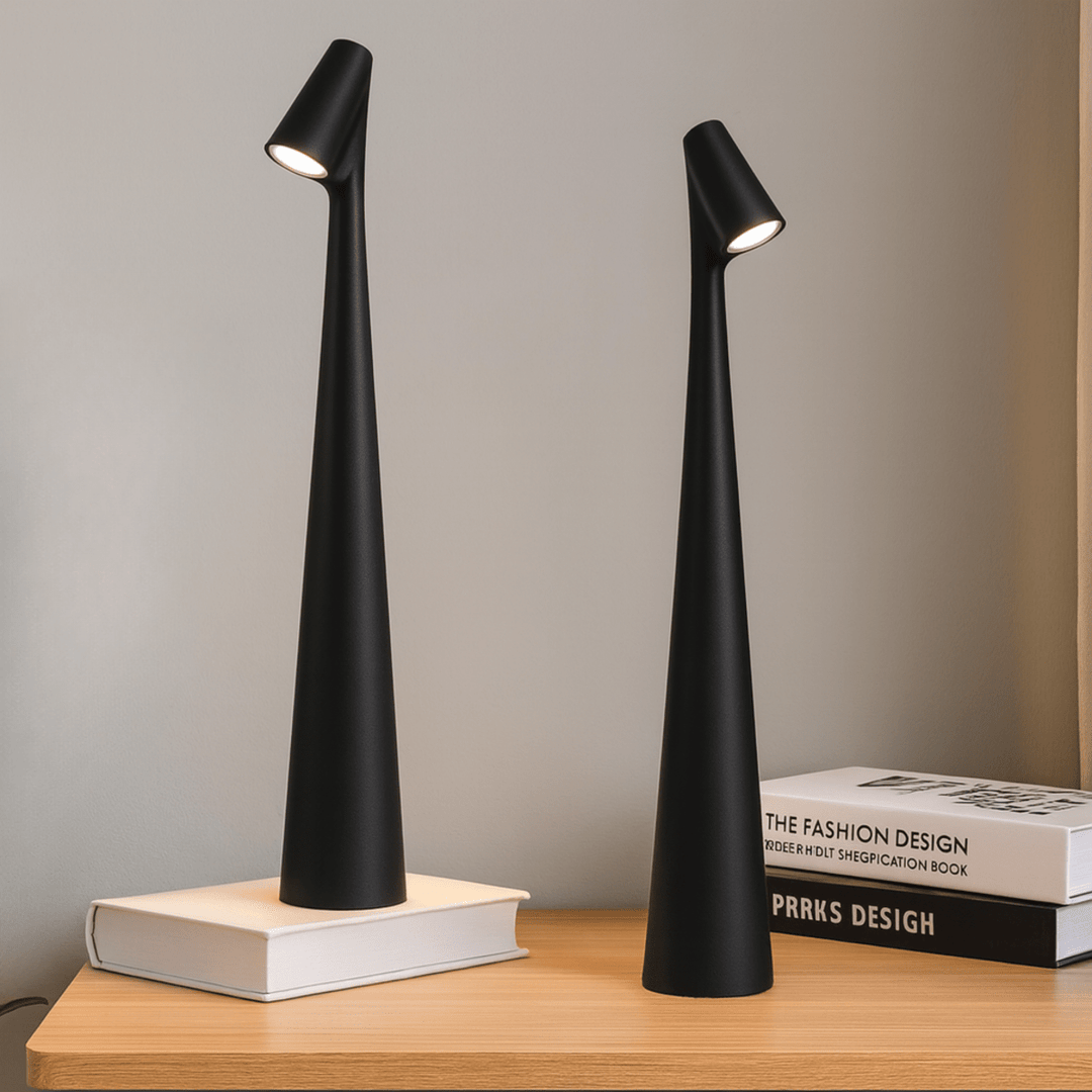 Dimbare LED tafellamp voor buiten, draadloos en waterbestendig, creëert overal warm licht.