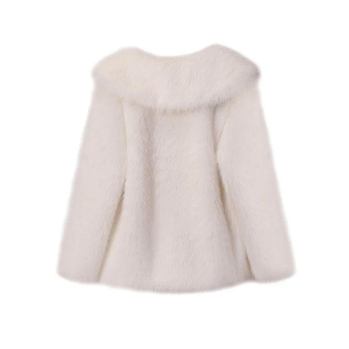 Trendy en warme pluizige winterjas, met losse pasvorm, speciaal voor dames.