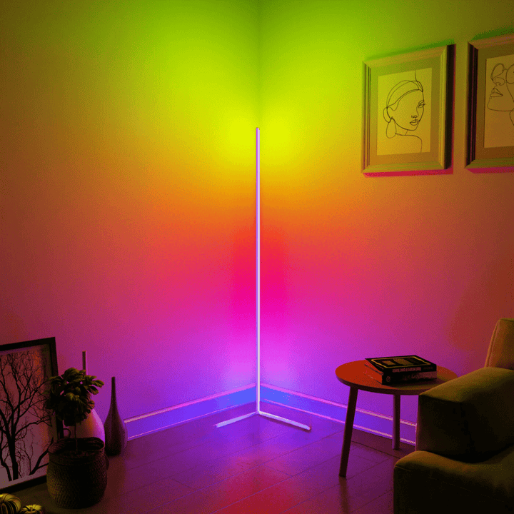 Creëer de perfecte sfeer met deze dimbare LED vloerlamp, multi-kleur en afstandsbediening.