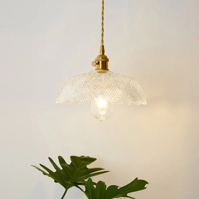 Moderne transparante glazen hanglamp; perfecte plafondlamp voor verfijnde eetruimtes.