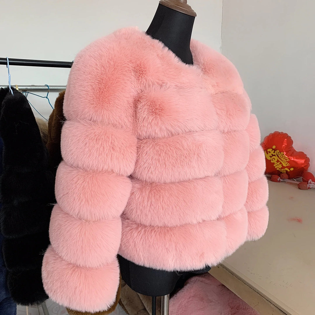 Dames winterjas met ritssluiting. Warme en comfortabele bovenkleding, elegant design voor de moderne vrouw.