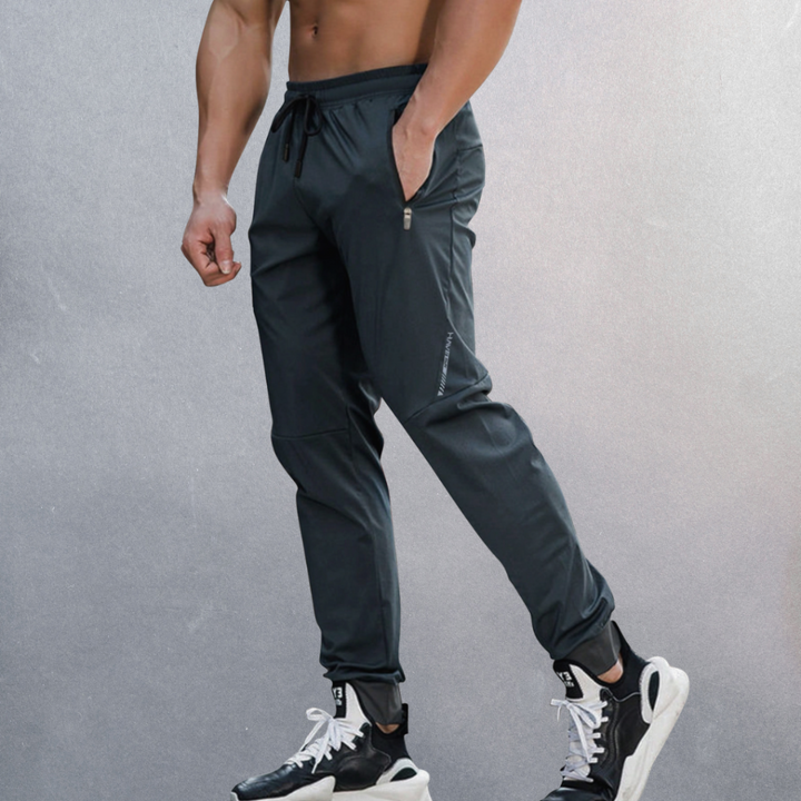 Comfortabele heren sportbroek met elastische tailleband, ideaal voor training en lente vrijetijd.