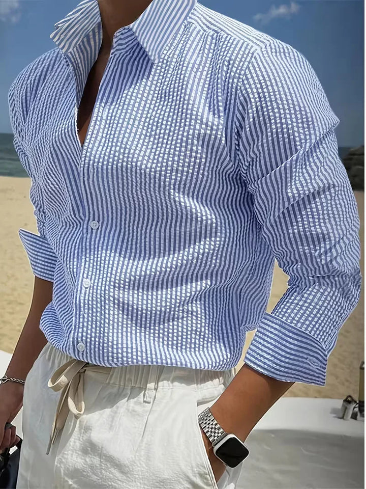 Heren gestreept casual overhemd met lange mouwen, V-hals, in blauwwit. Perfect voor lente/zomer.