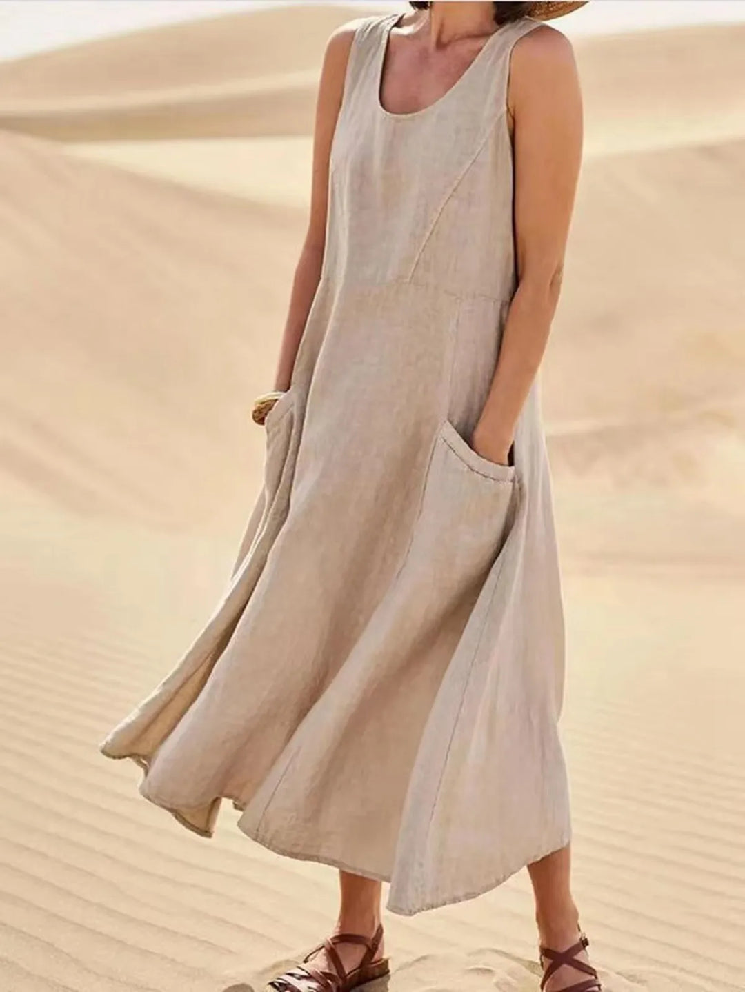 Casual mouwloze damesjurk in diverse kleuren, perfect als strandjurk of zomerse outfit.