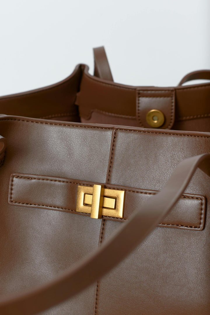 Zwarte dames shopper, een elegante en functionele handtas van duurzaam PU leer.