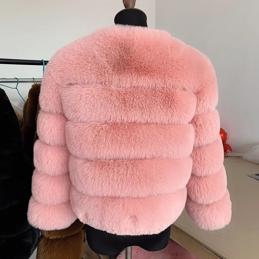Veelzijdige dames winterjas, elegant en warm. Comfortabele korte jas, perfecte mode-item voor de winter.