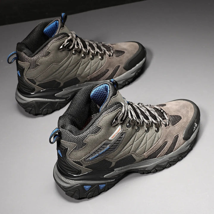 Zwarte waterdichte heren wandelschoenen, hoogmodel, bieden uitstekende ondersteuning en comfort.