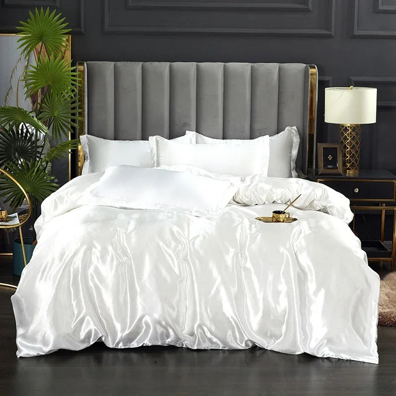 Luxe zijde satijn beddengoed voor een serene slaapkamer. Ademend en hypoallergeen wonen.