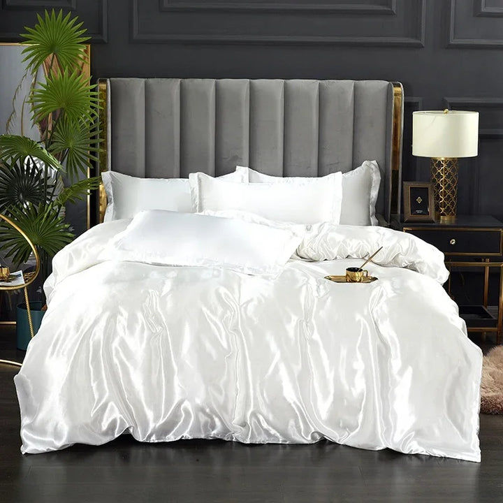 Luxe zijde satijn beddengoed voor een serene slaapkamer. Ademend en hypoallergeen wonen.