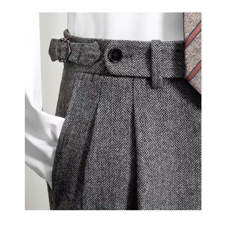 Detail van de sluiting en tailleband van de heren tweed vrijetijdsbroek. Stevige, comfortabele casualbroek voor heren.