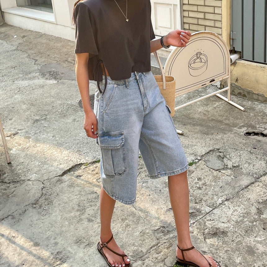 Casual blauwe dames shorts met cargozakken, ideaal voor de zomer en vrijetijd. Comfortabele, baggy stijl.