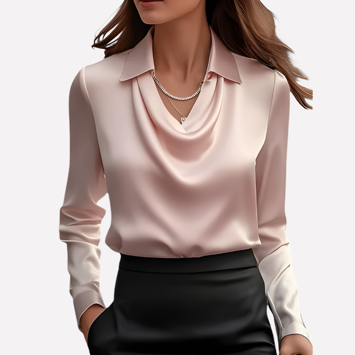 Modieuze dames blouse met gedrapeerde kraag, lange mouwen. Ontspannen pasvorm voor een stijlvolle outfit.