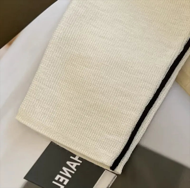 Effen dames coltrui Lynn, gebreid en veelzijdig, perfect voor winterse lagen.