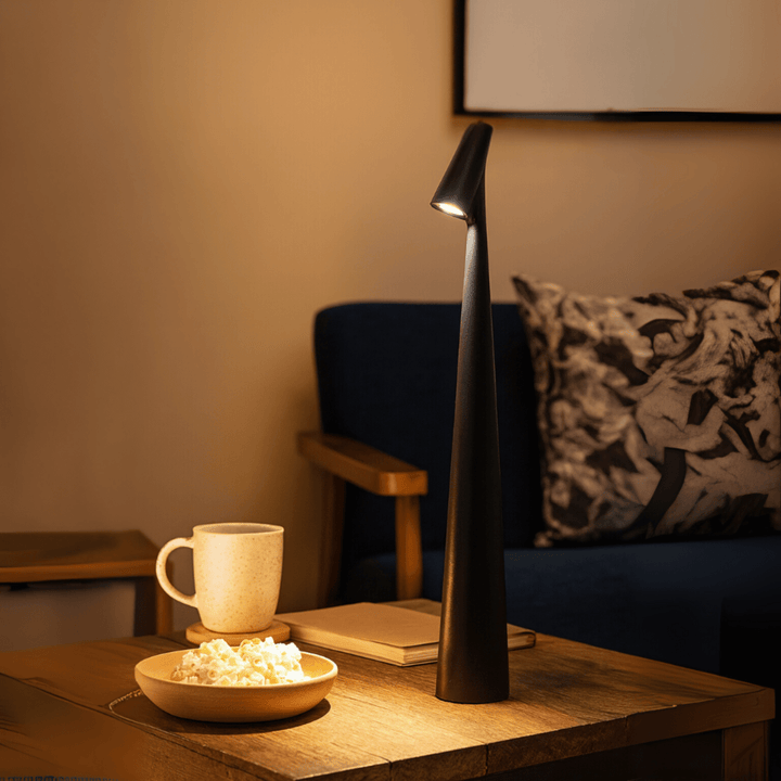 Decoratieve Kynara tafellamp, oplaadbaar en draadloos, voegt sfeer toe aan elke ruimte.