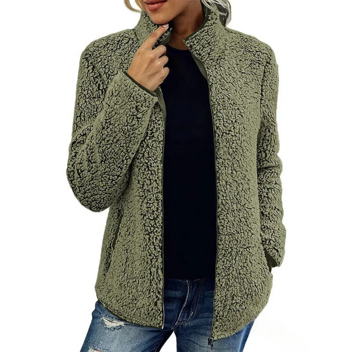 Zacht dames fleecevest met hoge kraag, perfect voor extra warmte op koude dagen.
