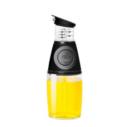Oliedispenser voor de keuken: glazen fles met maatverdeling voor precies afmeten van vloeistoffen.
