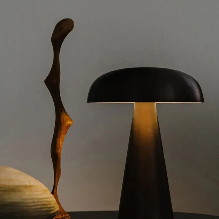 Draagbare design tafellamp ShroomLite goud/brons, creëert overal warm wit sfeerlicht. Oplaadbaar model.