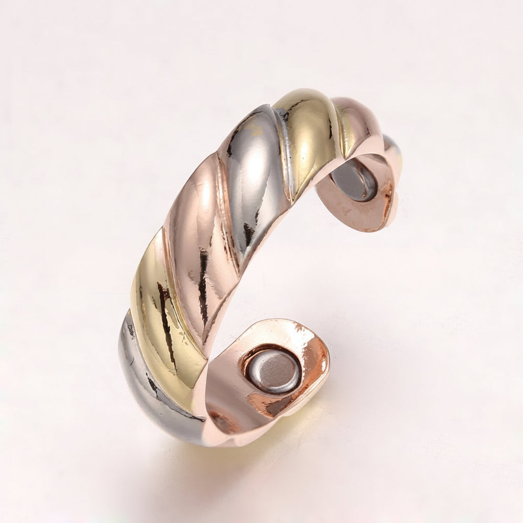 Unisex vintage driekleurige koperen ring met magneten, antiekbrons gedraaid design. Verstelbaar sieraad.
