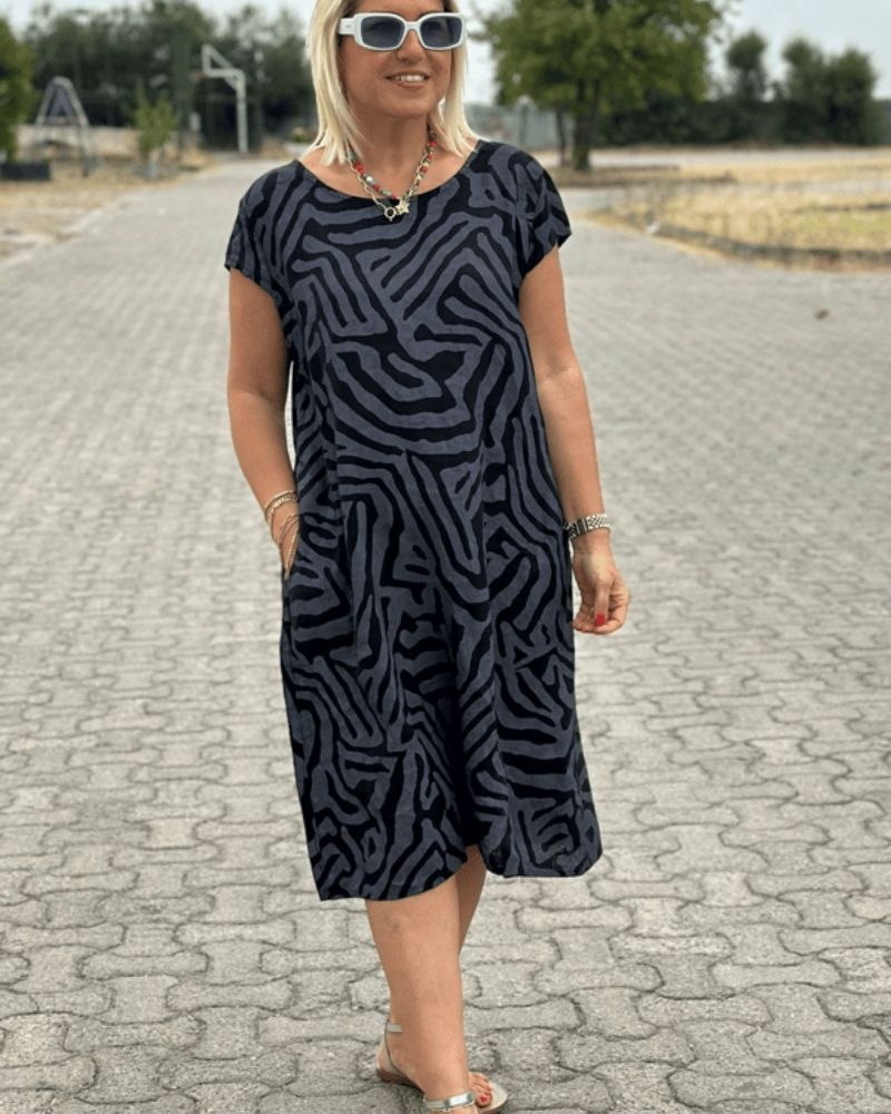 Elegante casual dames zomerjurk met all-over print, luchtig en losvallend voor warm weer.