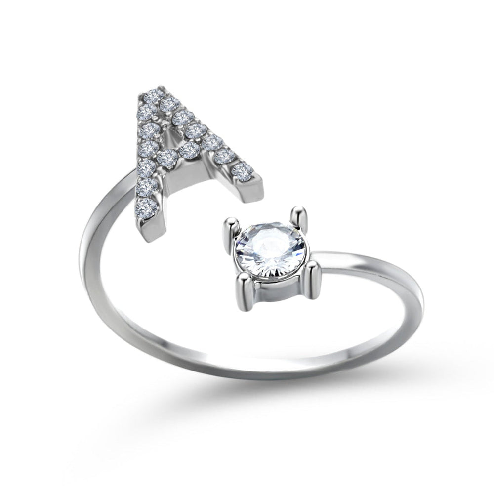 Verstelbare dames ring met initialen en zirkoon accent, een persoonlijk sieraad in goud, zilver of roségoud.