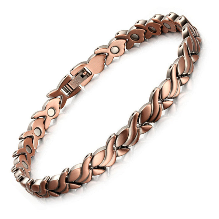 Glanzende messing damesarmband met een authentieke vintage afwerking. Een stijlvol en klassiek retro accessoire.