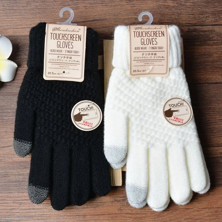 Dames gebreide touchscreen handschoenen Amara, ideaal voor een actieve lifestyle in de winter.