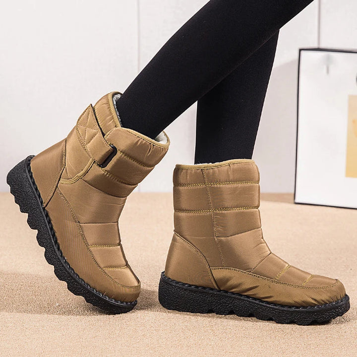 Unisex snowboots met waterdichte buitenkant en extra warme voering voor koude dagen.