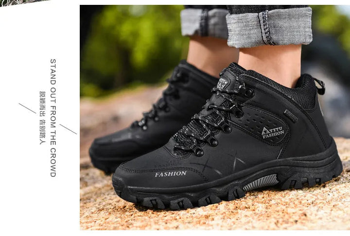 Anti-slip profiel van de zool van waterdichte heren snowsneakers voor veiligheid.