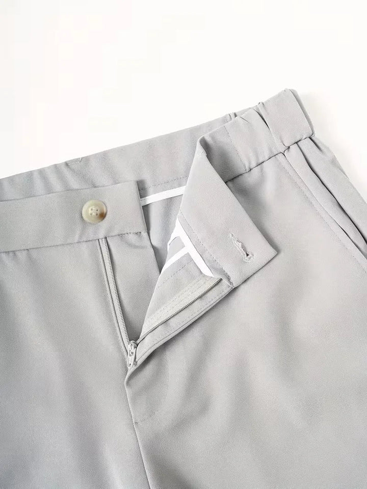 Comfortabele beige heren chino shorts, perfect voor een actieve zomerdag, met handige zijzakken.